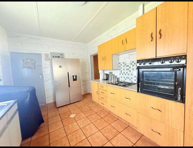 3 BEDROOM HOUSE FOR SALE IN VANDERBIJLPARK SW 1